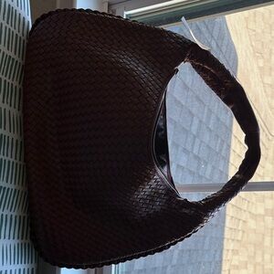 Chic Woven Hobo Bag in Rich burgendy